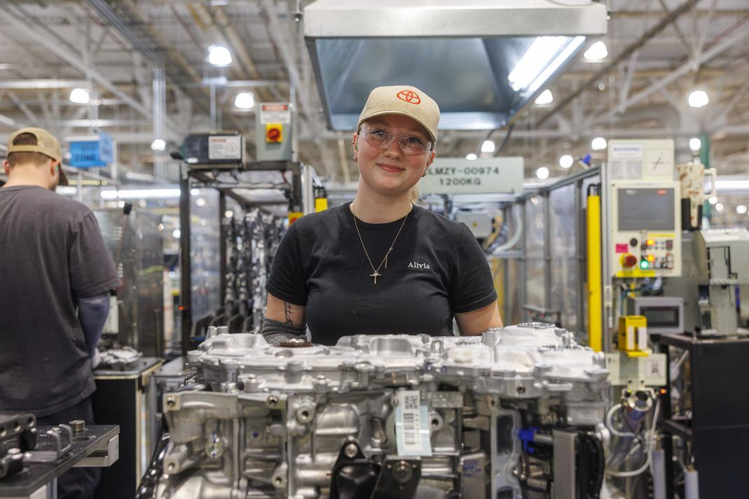Toyota Boosts Hybrid Production with $912 Million Investment Creating 252 New U.S. Manufacturing Jobs Toyota Boosts Hybrid Production with $912 Million Investment Creating 252 New U.S. Manufacturing Jobs